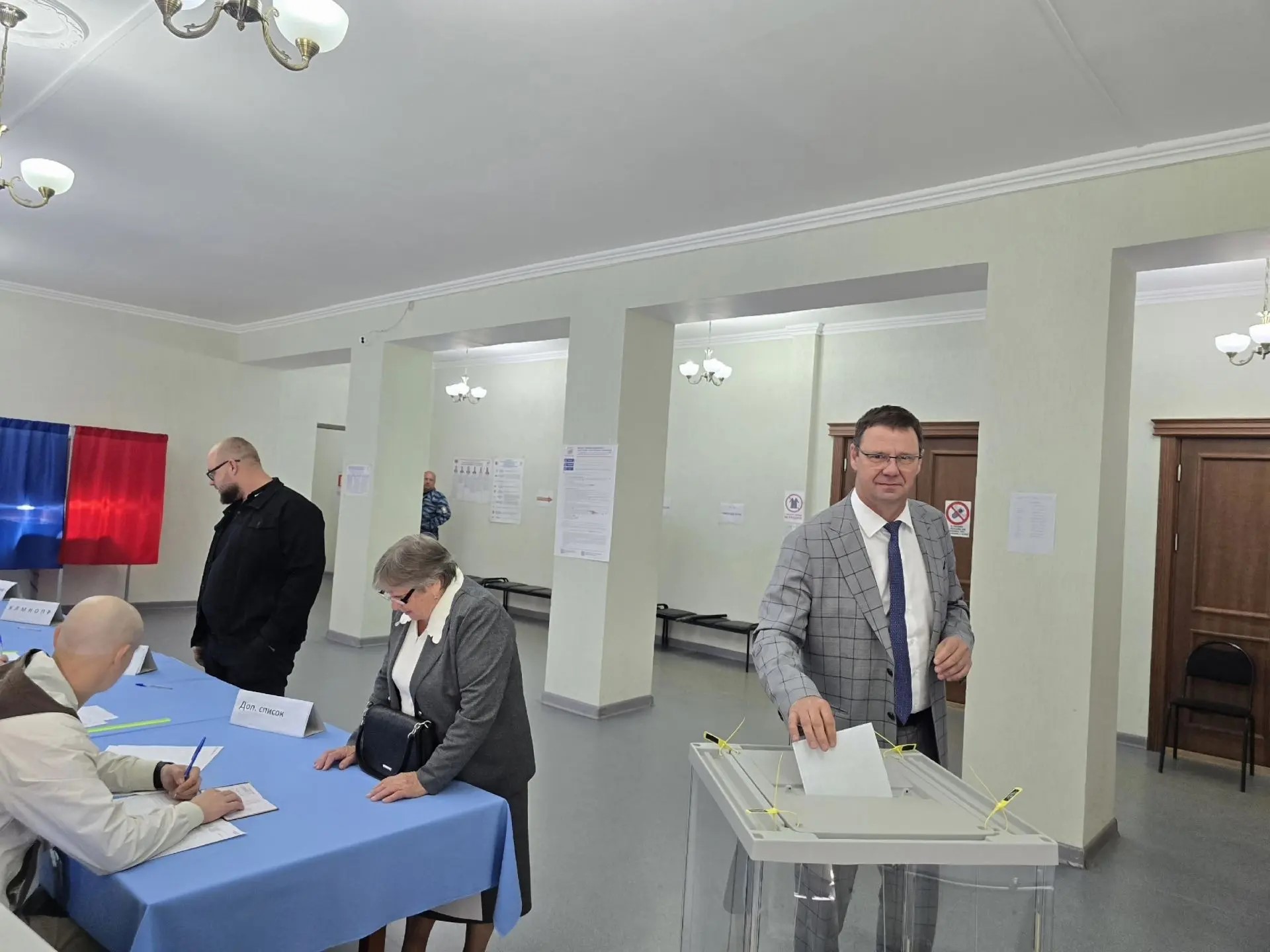 Глава муниципального округа город Михайловка Юрий Дмитриевич Кокин принял участие в голосовании