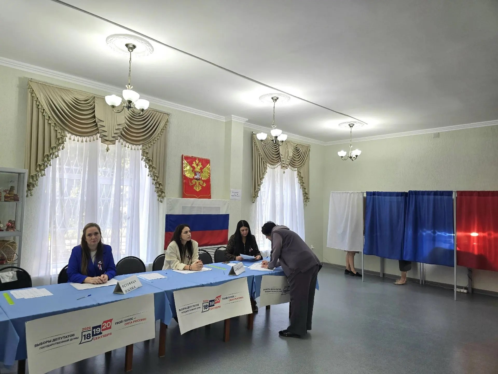 В 20:00 избирательные участки закрылись — первый день выборов завершен